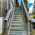 In Out, Storage, Wifi, Grill & Fireplace, Modern Apartment! Apartman