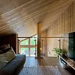 In Out, Storage, Wifi, Grill & Fireplace, Modern Apartment! Apartman