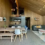 In Out, Storage, Wifi, Grill & Fireplace, Modern Apartment! Apartman *