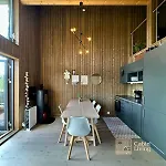 In Out, Storage, Wifi, Grill & Fireplace, Modern Apartment! Apartman *