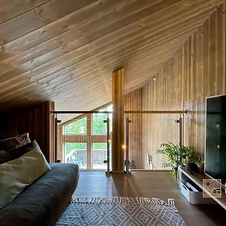 In Out, Storage, Wifi, Grill & Fireplace, Modern Apartment! Lägenhet