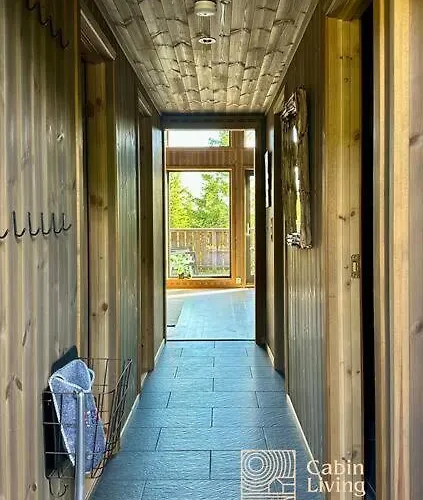 In Out, Storage, Wifi, Grill & Fireplace, Modern Apartment!