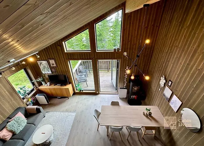 In Out, Storage, Wifi, Grill & Fireplace, Modern Apartment! *