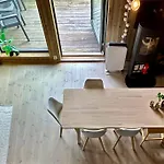 In Out, Storage, Wifi, Grill & Fireplace, Modern Apartment! Apartament