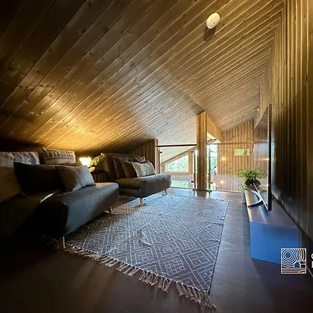 In Out, Storage, Wifi, Grill & Fireplace, Modern Apartment!