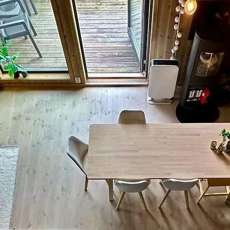In Out, Storage, Wifi, Grill & Fireplace, Modern Apartment! Apartment